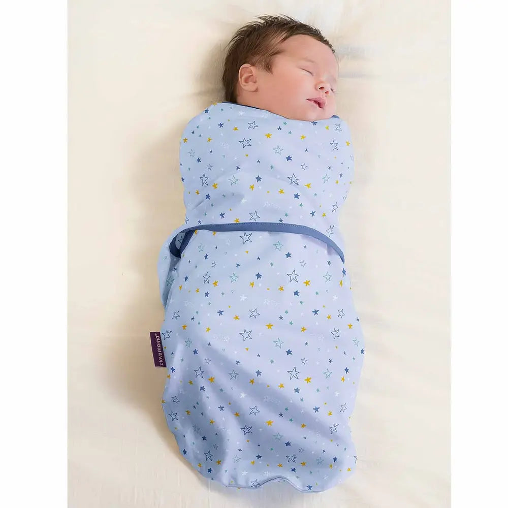 Manta de Arrullo Swaddle Celeste Clevamama