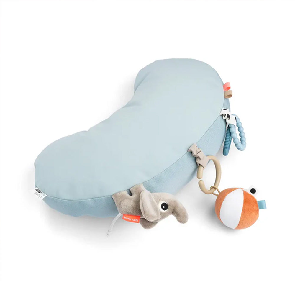 Almohada de actividades juego boca abajo Tiny Farm azul Done By Deer