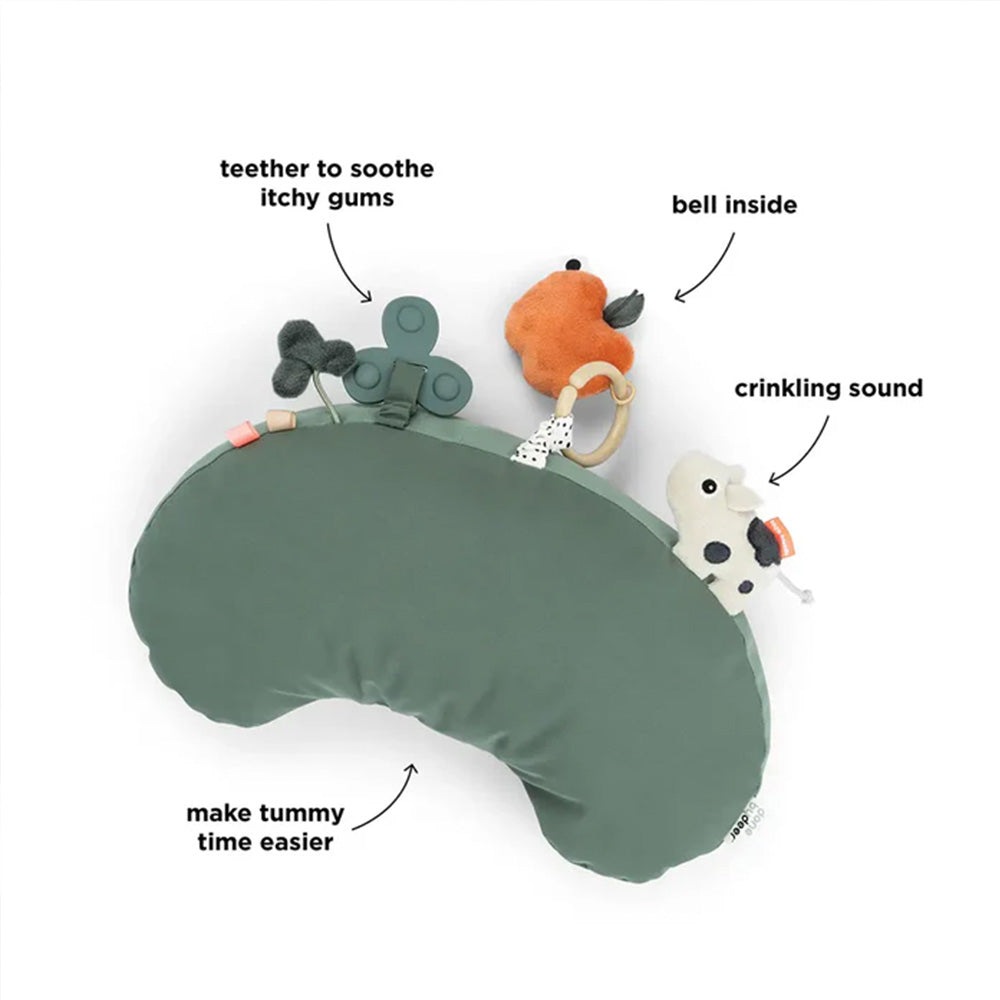 Almohada de actividades juego boca abajo Tiny Farm verde Done By Deer