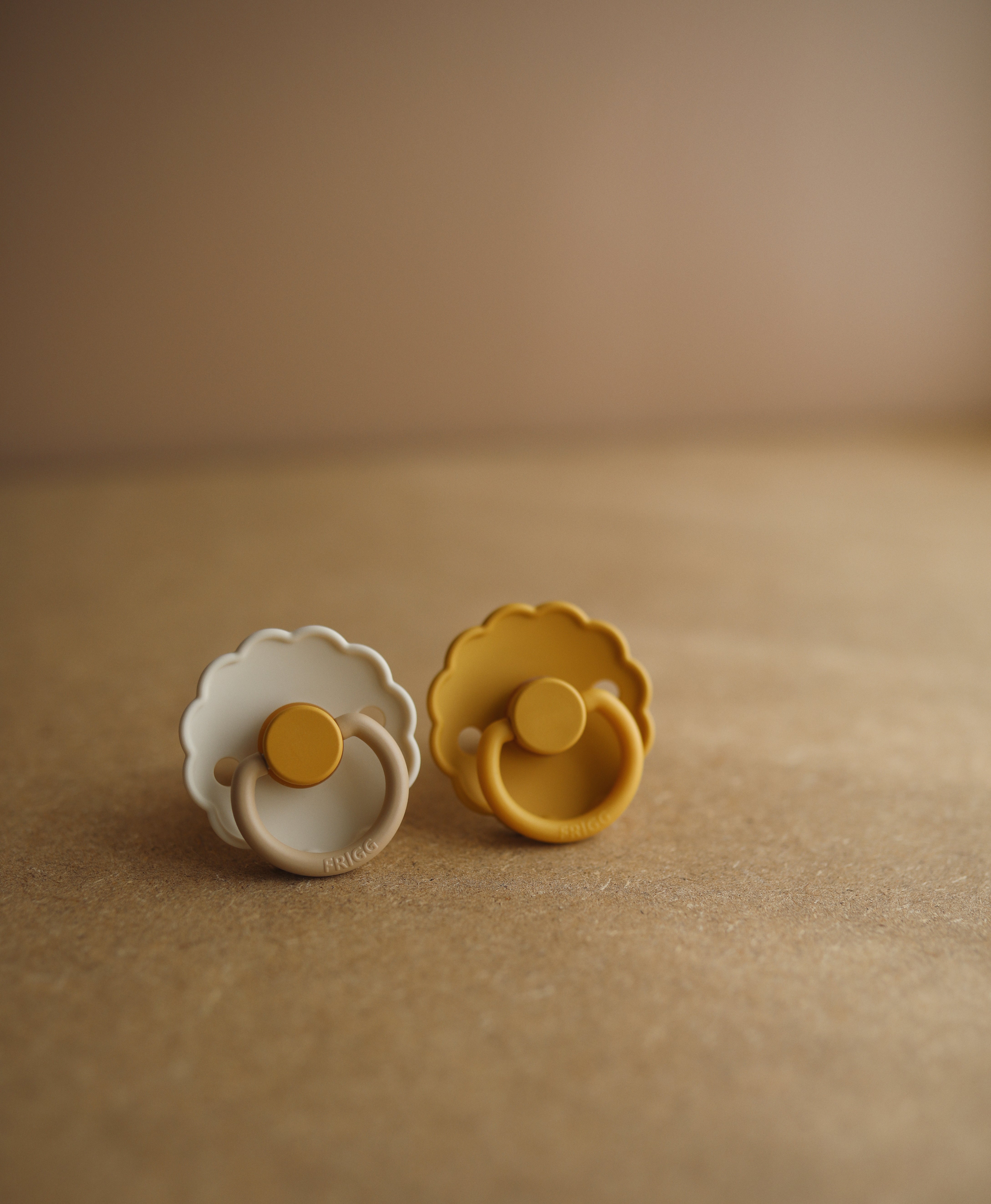 Pack de 2 Chupetes Frigg Chamomile/Honey Talla 2 (6-18 meses)