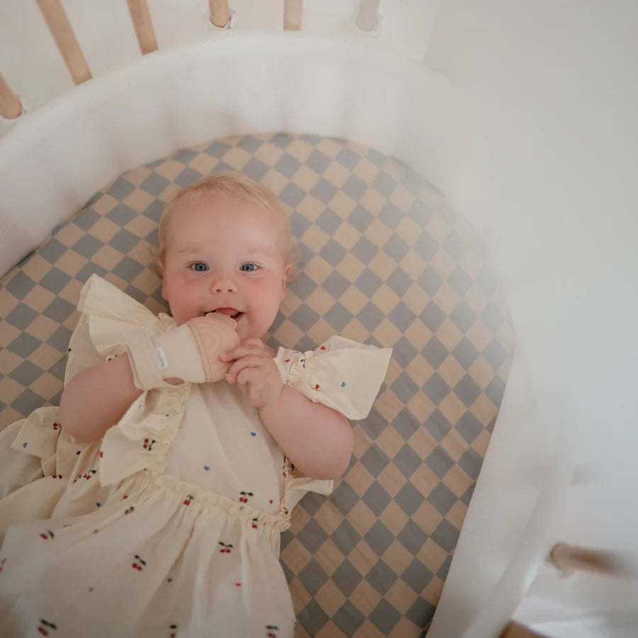 Guante mordedor Rainbow Mushie