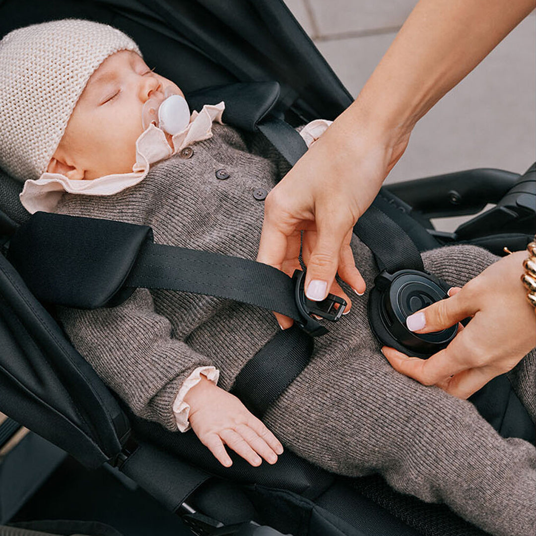 Travel System Melio Carbon + Aton S2 + Base Moon Black Cybex