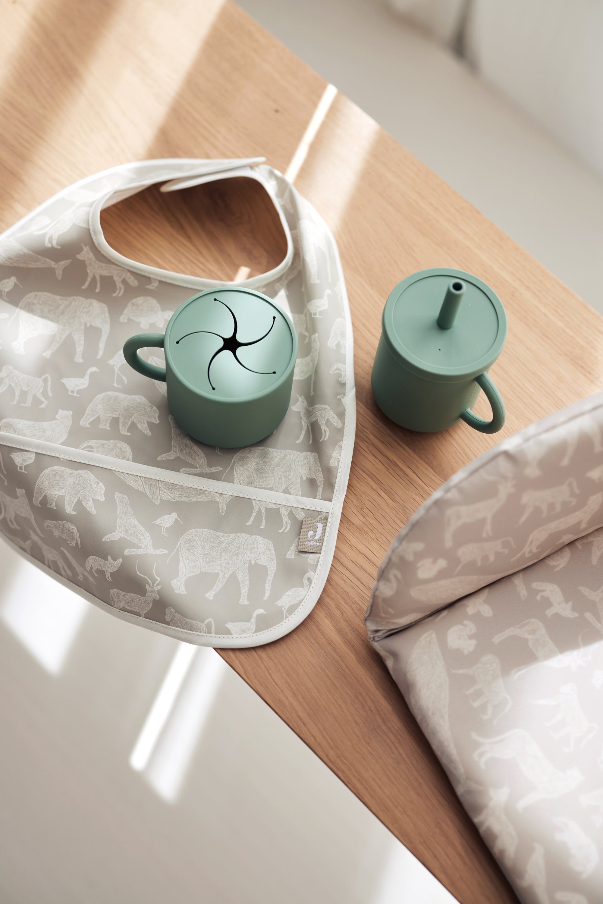 Pack 2 Baberos impermeables Animals Olive Green Jollein