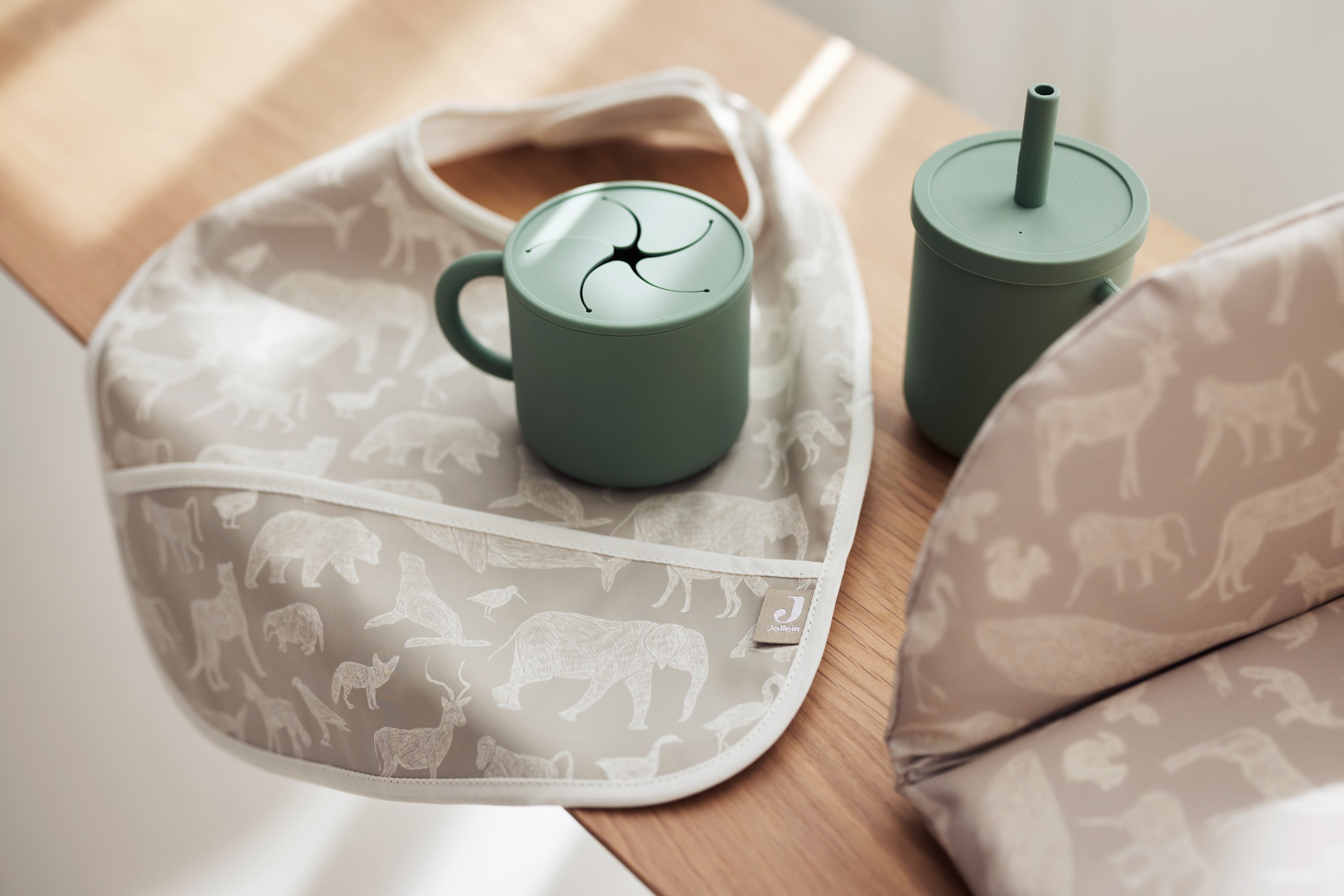 Pack 2 Baberos impermeables Animals Olive Green Jollein