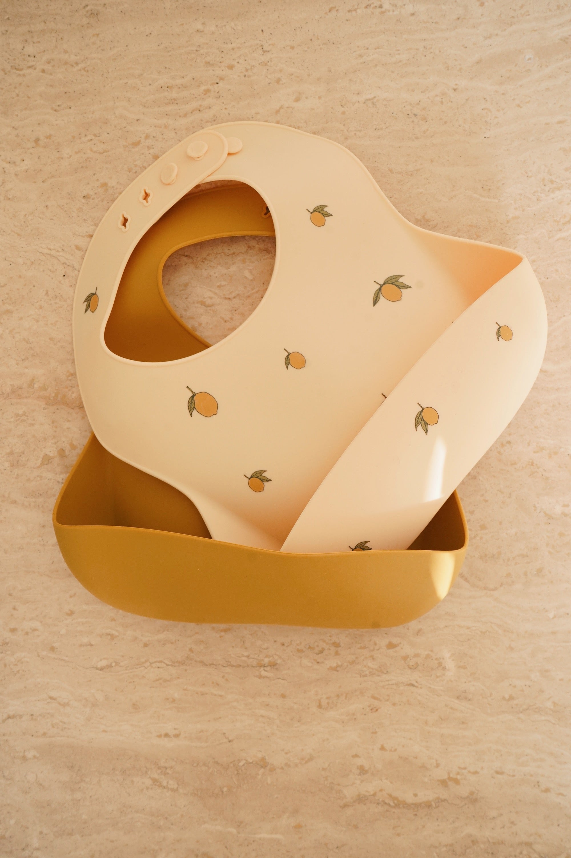 Set de 2 Baberos de Silicona Konges Sløjd Lemon/Almond