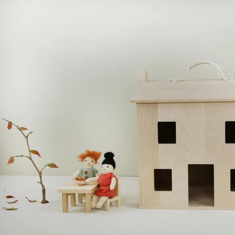 Holdie Folk June Olli Ella