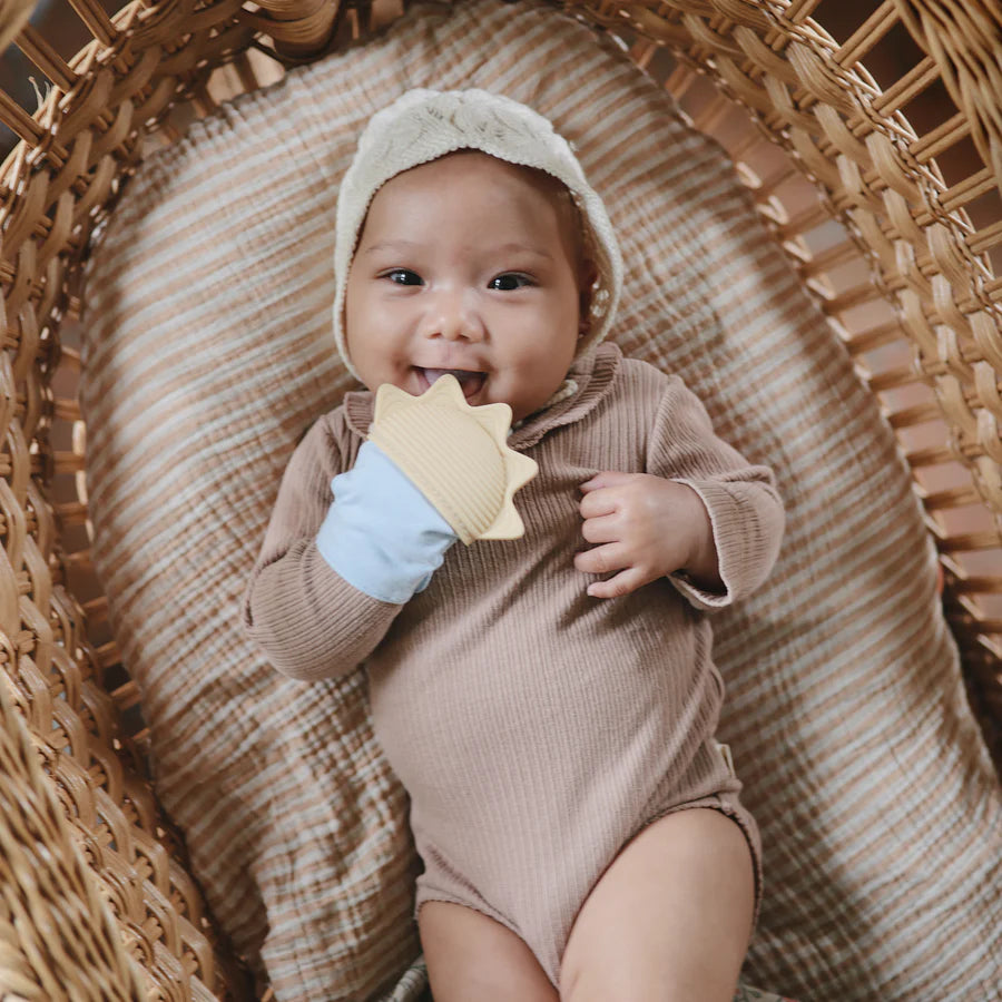 Guante mordedor Sun Mushie