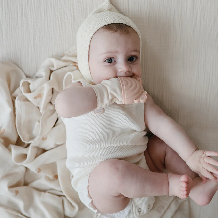 Guante mordedor Rainbow Mushie