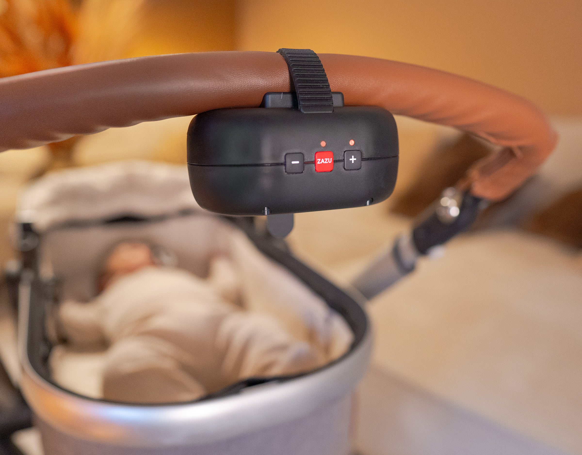 Mecedor portátil recargable para coches con sensor de llanto Baby Rocker Zazu