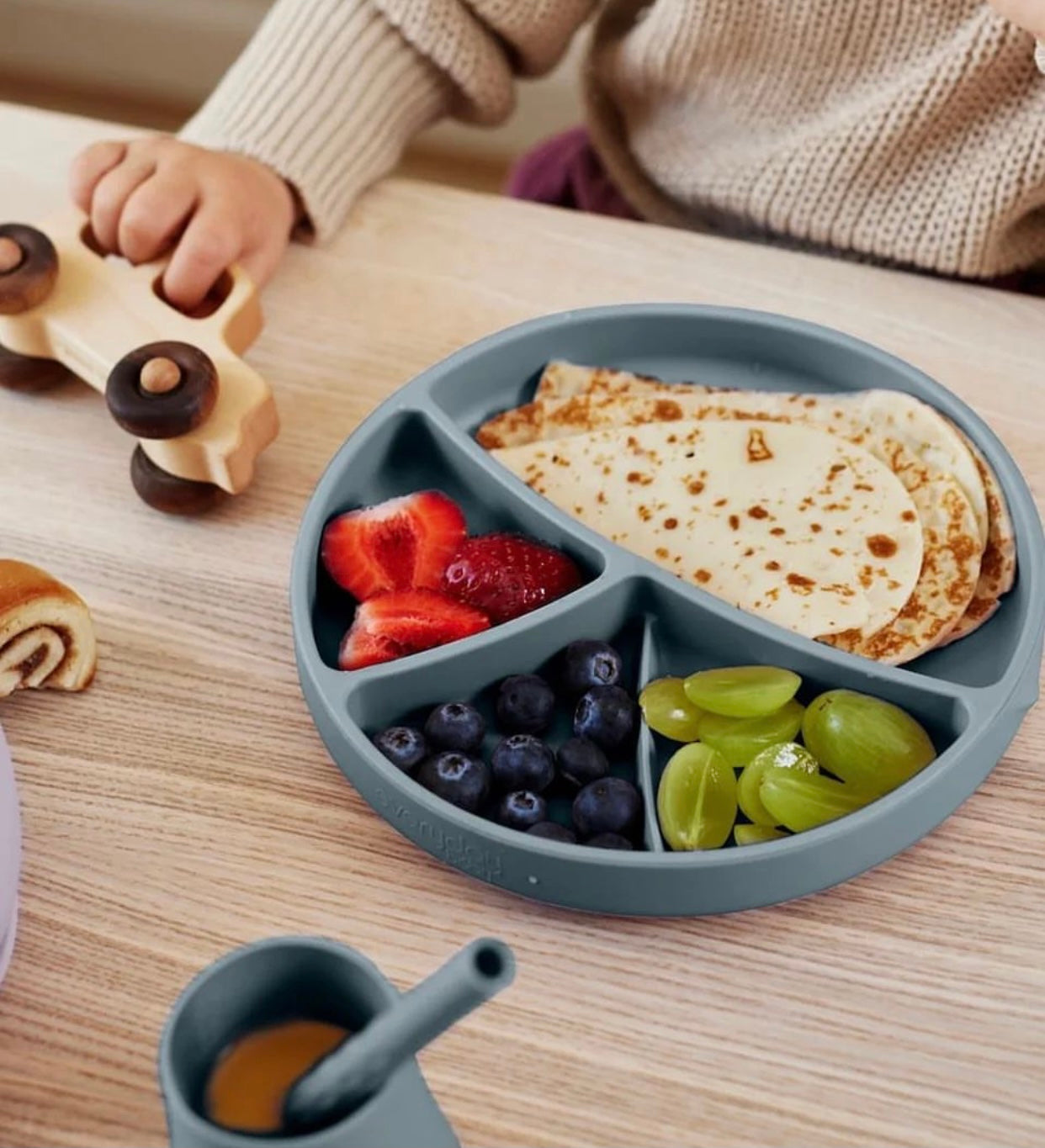 Plato de silicona con ventosa Everyday Baby Gris