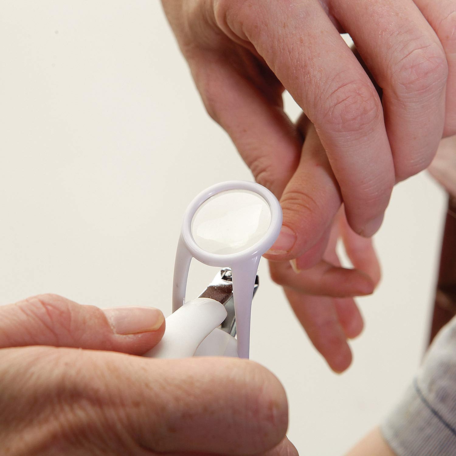 Corta uñas con Lupa Dreambaby