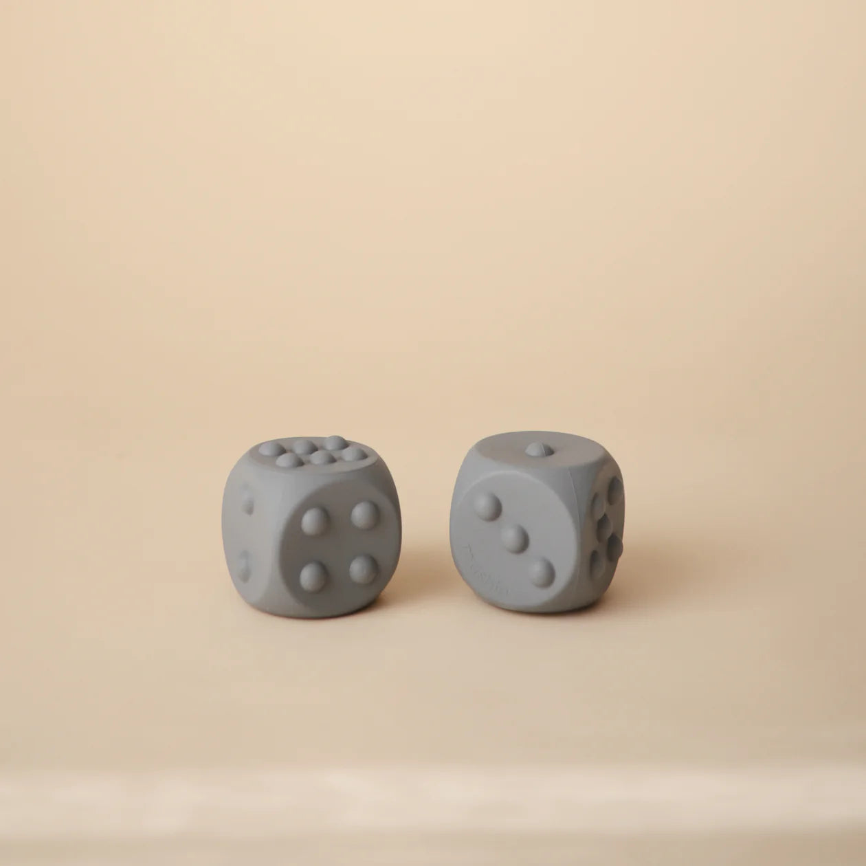 Pack de 2 Dice Press Toy Mushie Tradewinds/Stone