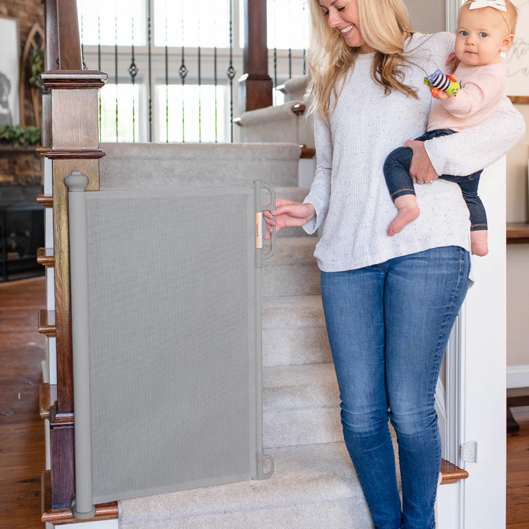 Puerta retráctil de seguridad para bebés Gris Momcozy