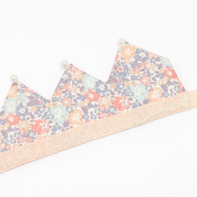 Corona Flores Liberty con perlas Meri Meri