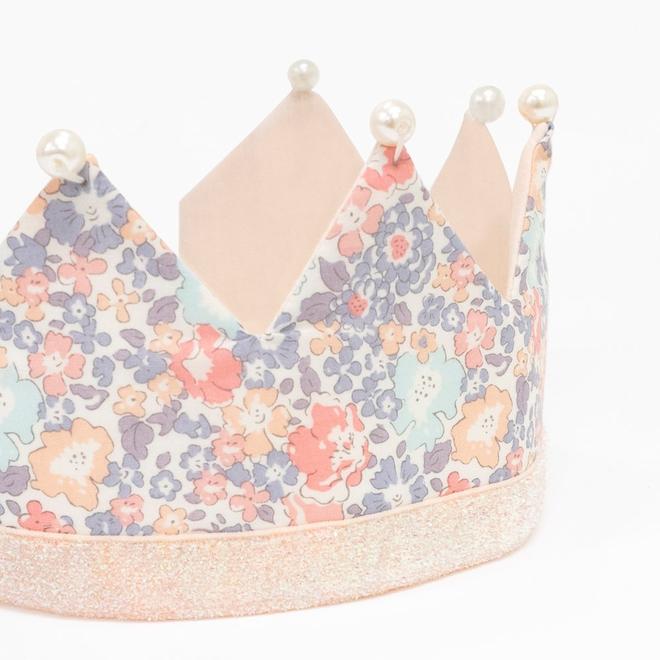Corona Flores Liberty con perlas Meri Meri