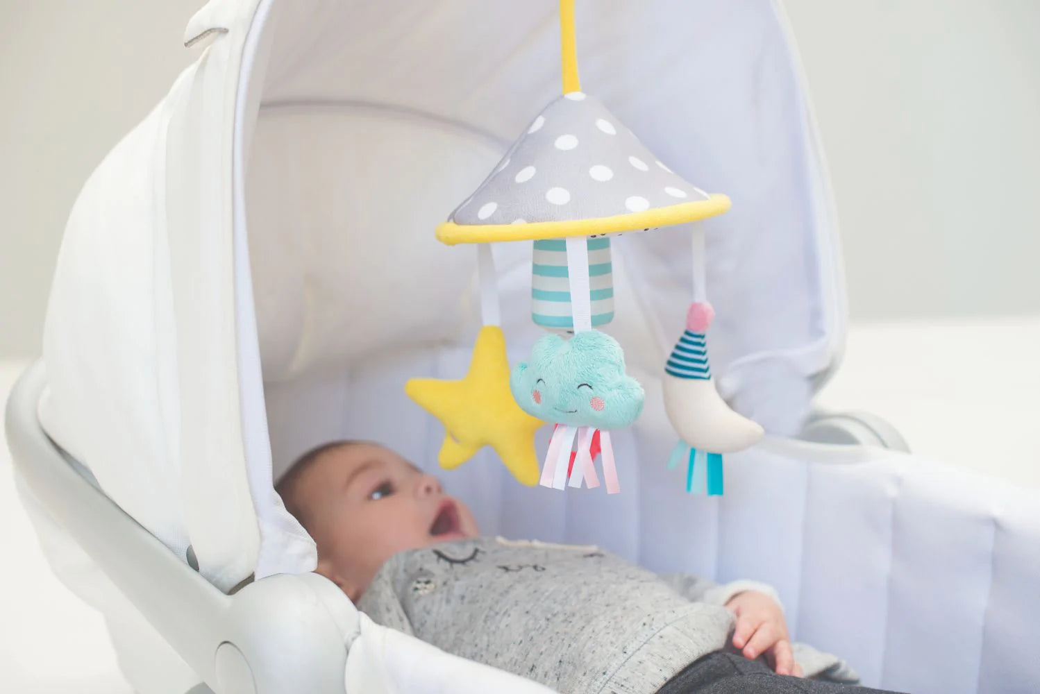 Móvil portátil Luna Taf Toys