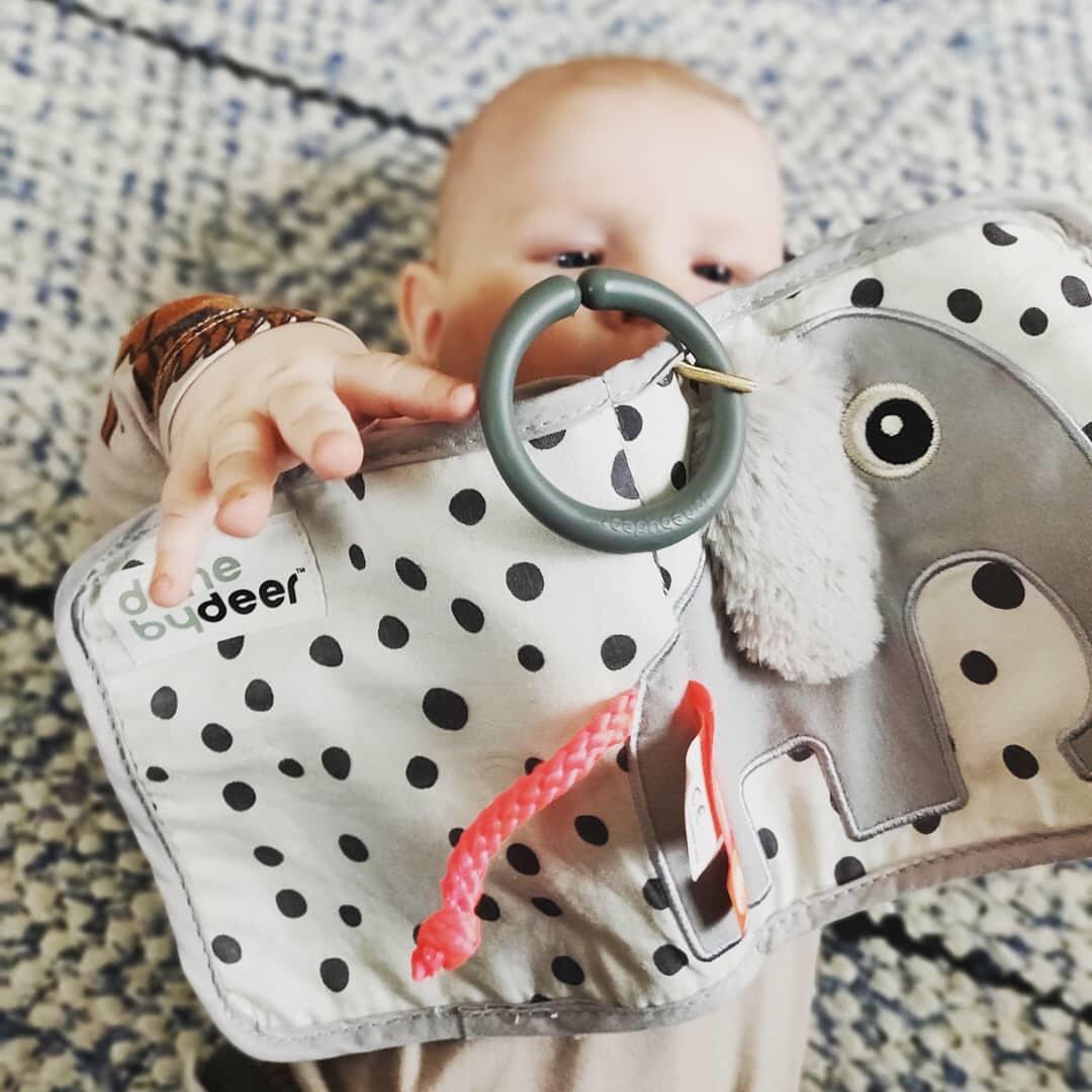 Libro de Actividades Elphee Gris Done By Deer