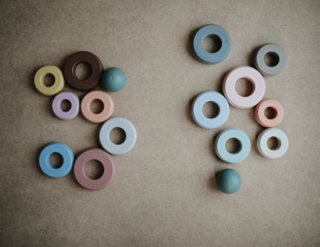 Juego de Apilar Anillos Mushie Original